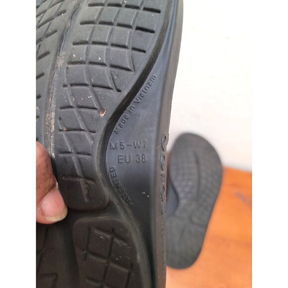 Oofos OOahh Recovery Slides Unisex Size 7W 5M Black Comfy Sandals - Picture 9 of 9